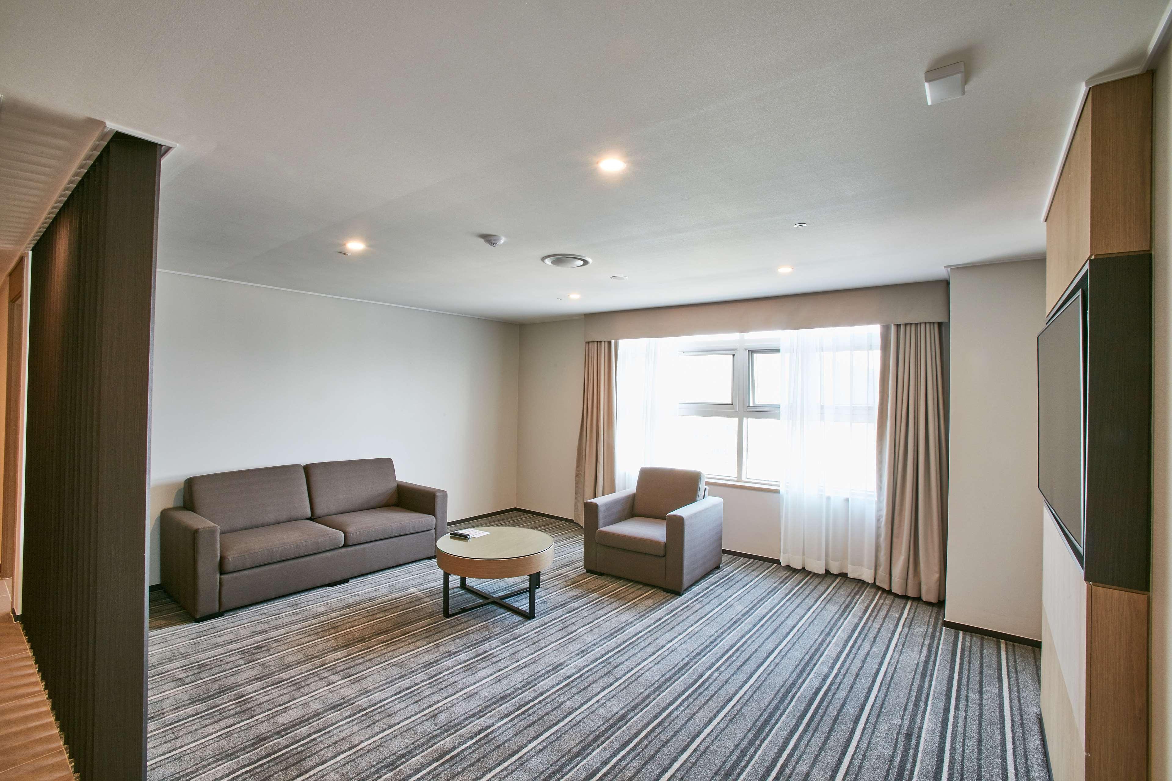 Best Western Plus Elmendorf Hotel San Antonio Hotel Εξωτερικό φωτογραφία
